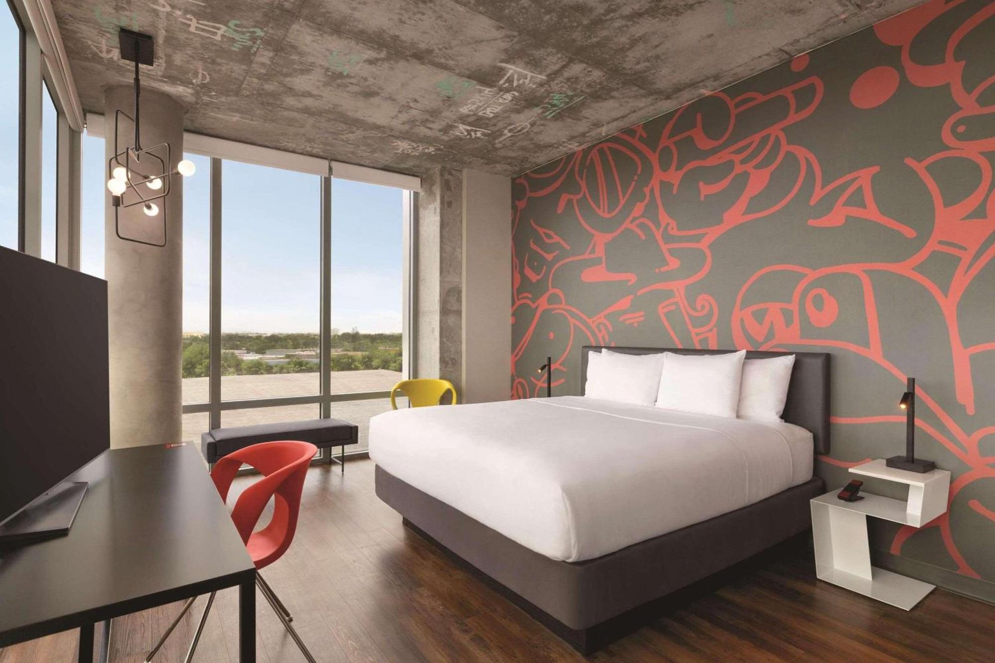 ホテル Radisson Red Miami Airport マイアミ・スプリングス エクステリア 写真